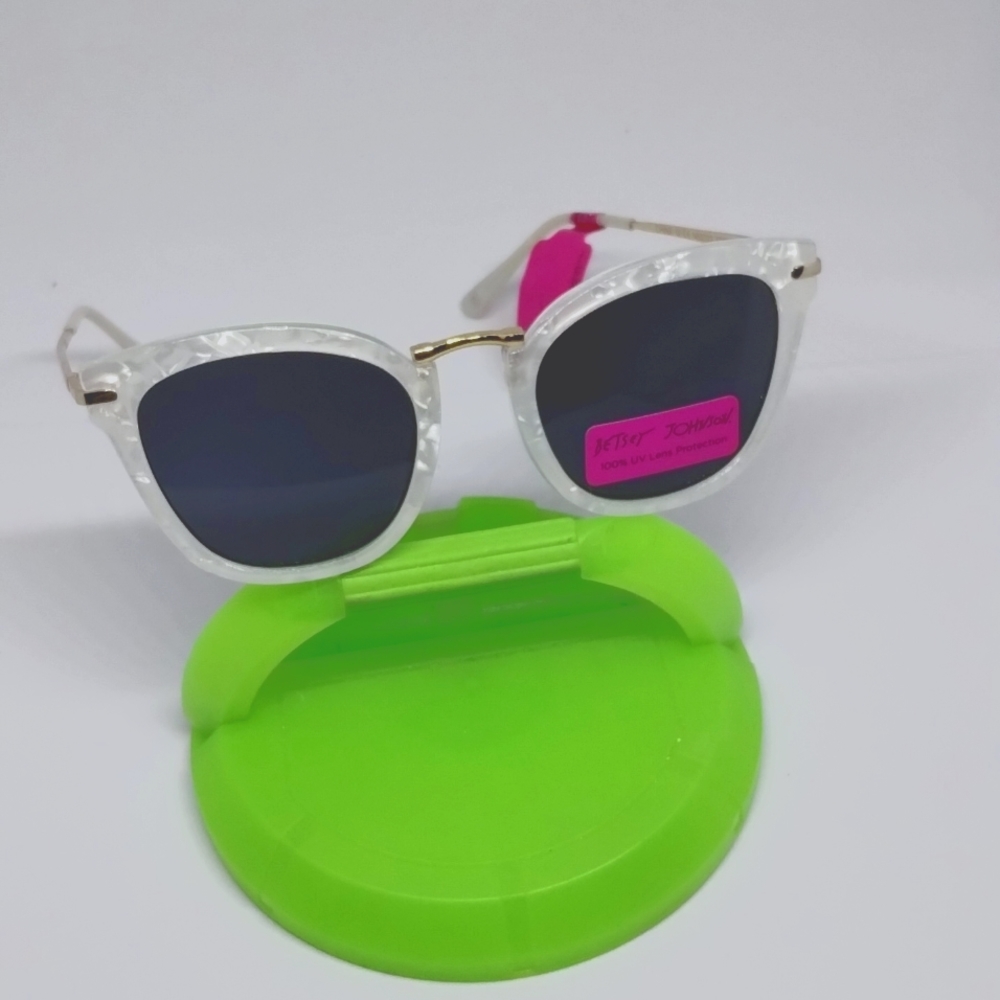 Betsey Johnson Faux Oyster Shell White Sunglasses